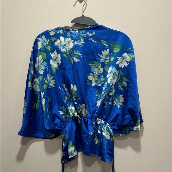 Elegant Floral Blue Wrap Style Blouse - Picture 3 of 5